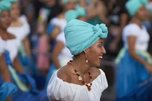 Mujer afro en baile tradicional