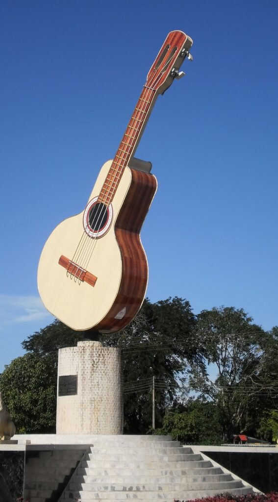 Monumento a la Bandola