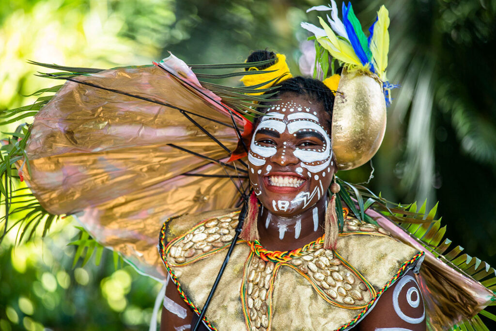 Traje tradicional en el Carnaval del Fuego en Tumaco, Nariño