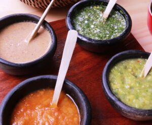 Salsas habituales en las Fiestas de la Empanada en Rionegro. Salsas habituales en las Fiestas de la Empanada en Rionegro. Maní, ají, hogao y guacamole. Foto: Pinterest