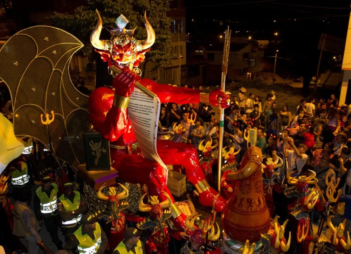 ¡Deja que el Diablo te lleve! Vamos de fiesta al Carnaval del Diablo en Riosucio, Caldas