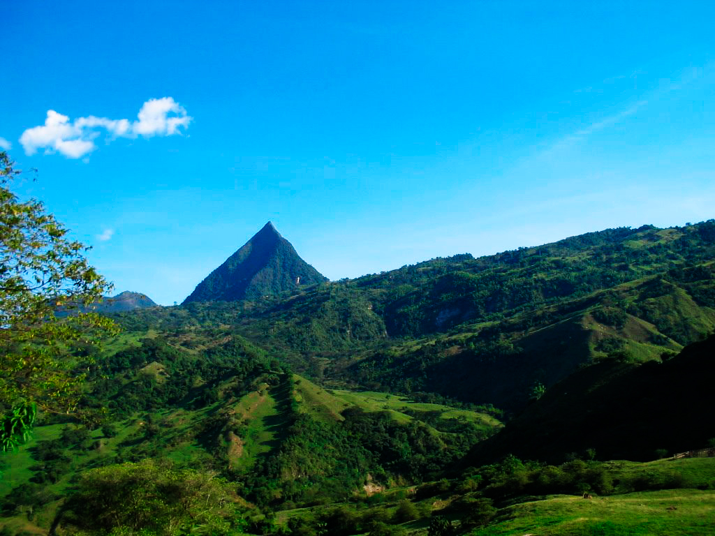 Cerro Tusa, principal atractivo entre Venecia y Bolombolo. Foto: www.fantasytours.com.co